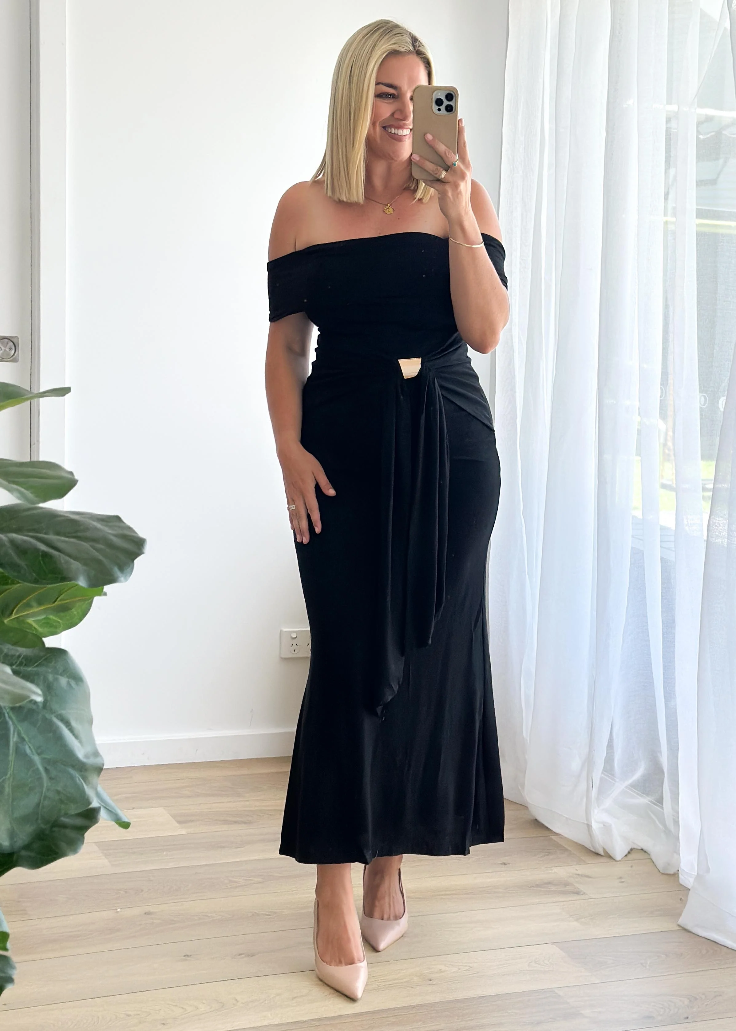 Tania Off Shoulder Midi Dress - Black - Image 4